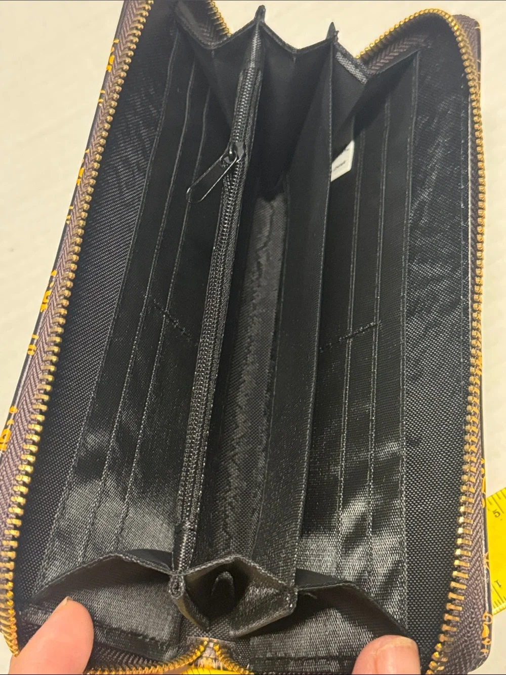 Hogwarts Harry Potter Zip Wallet in Black and Gold NWT
